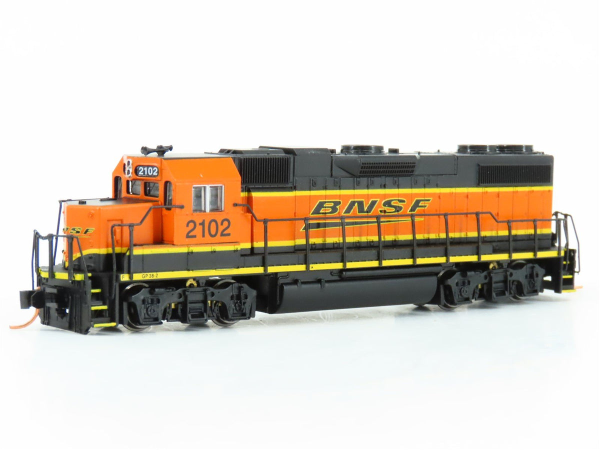 N Scale Walthers 929-50301 BNSF Railway GP38-2 Diesel #2102 - DCC Ready