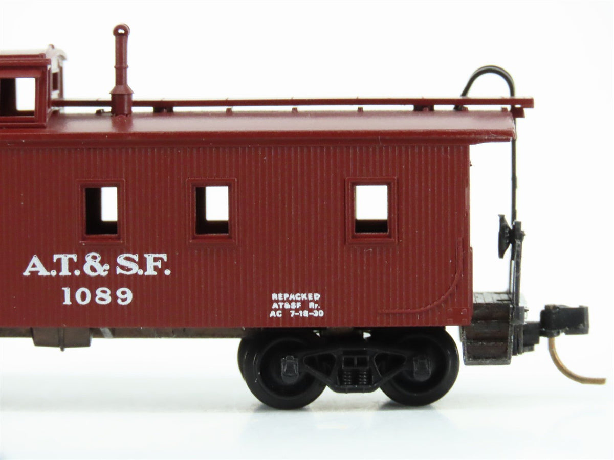 N Kadee Micro-Trains MTL 50040 ATSF Santa Fe 34&#39; Wood Sheathed Caboose #1089