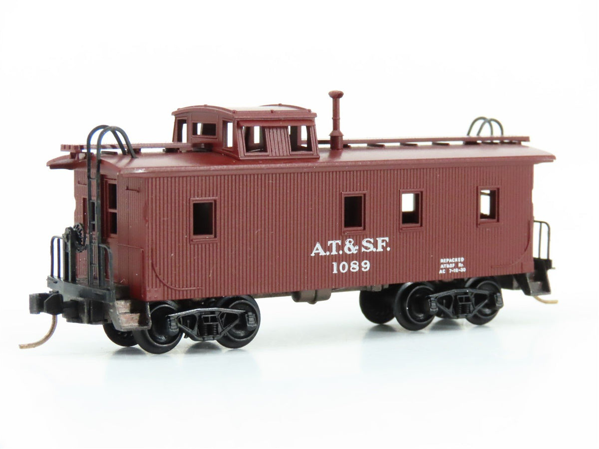 N Kadee Micro-Trains MTL 50040 ATSF Santa Fe 34&#39; Wood Sheathed Caboose #1089