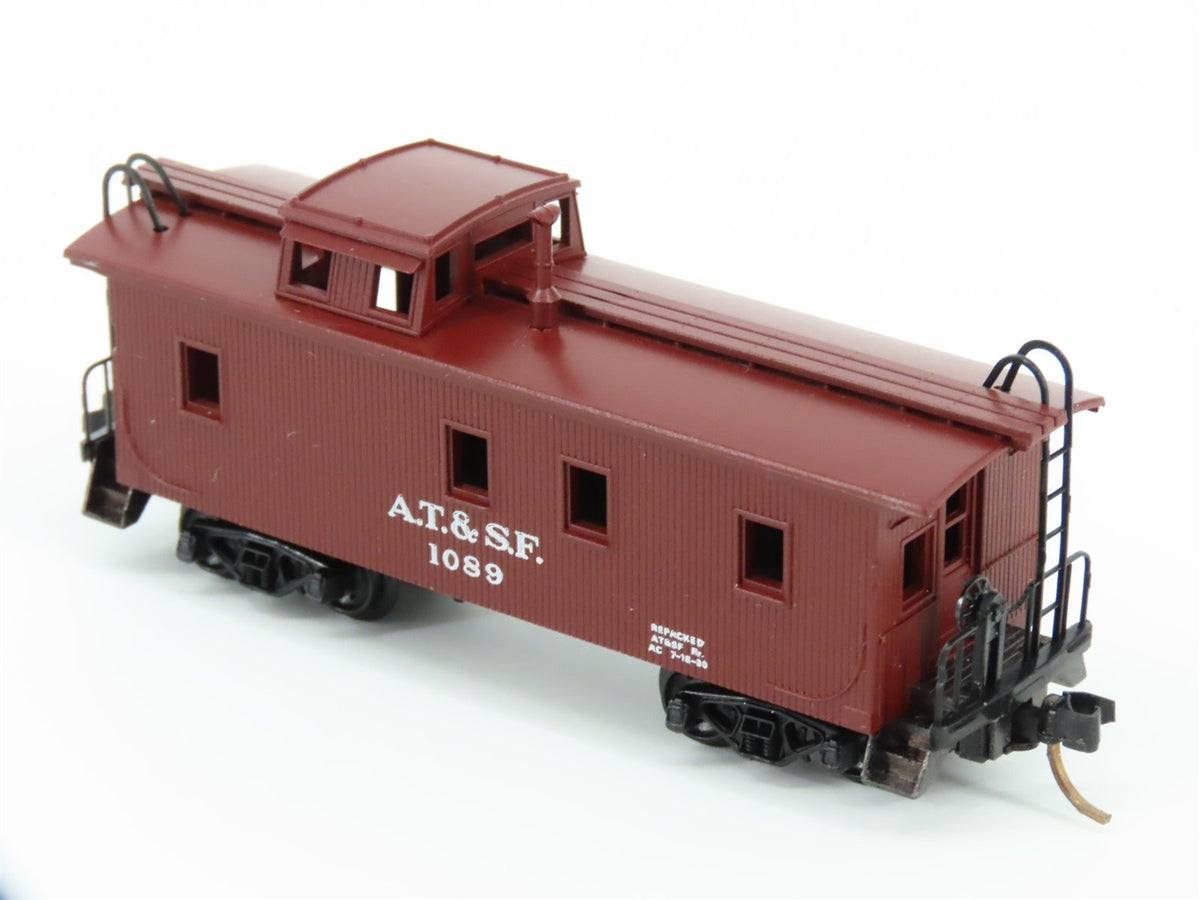 N Kadee Micro-Trains MTL 50040 ATSF Santa Fe 34&#39; Wood Sheathed Caboose #1089