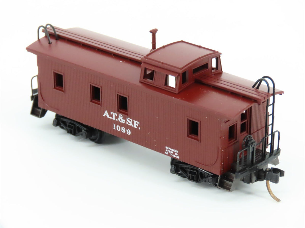 N Kadee Micro-Trains MTL 50040 ATSF Santa Fe 34&#39; Wood Sheathed Caboose #1089