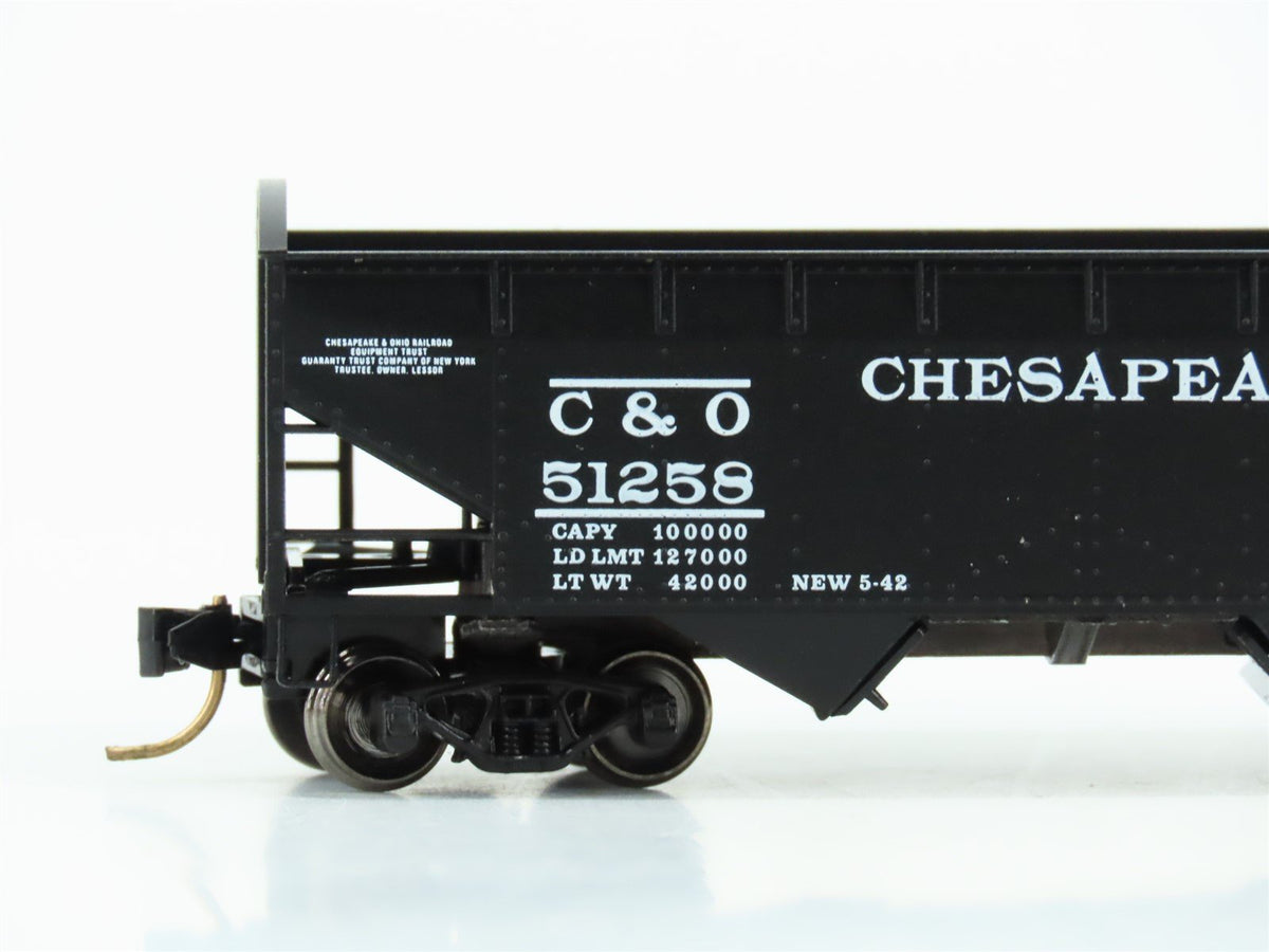 N Micro-Trains MTL 86010 C&amp;O Chesapeake &amp; Ohio 33&#39; 2-Bay Arch-End Hopper #51258