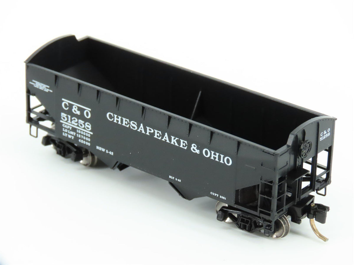 N Micro-Trains MTL 86010 C&amp;O Chesapeake &amp; Ohio 33&#39; 2-Bay Arch-End Hopper #51258