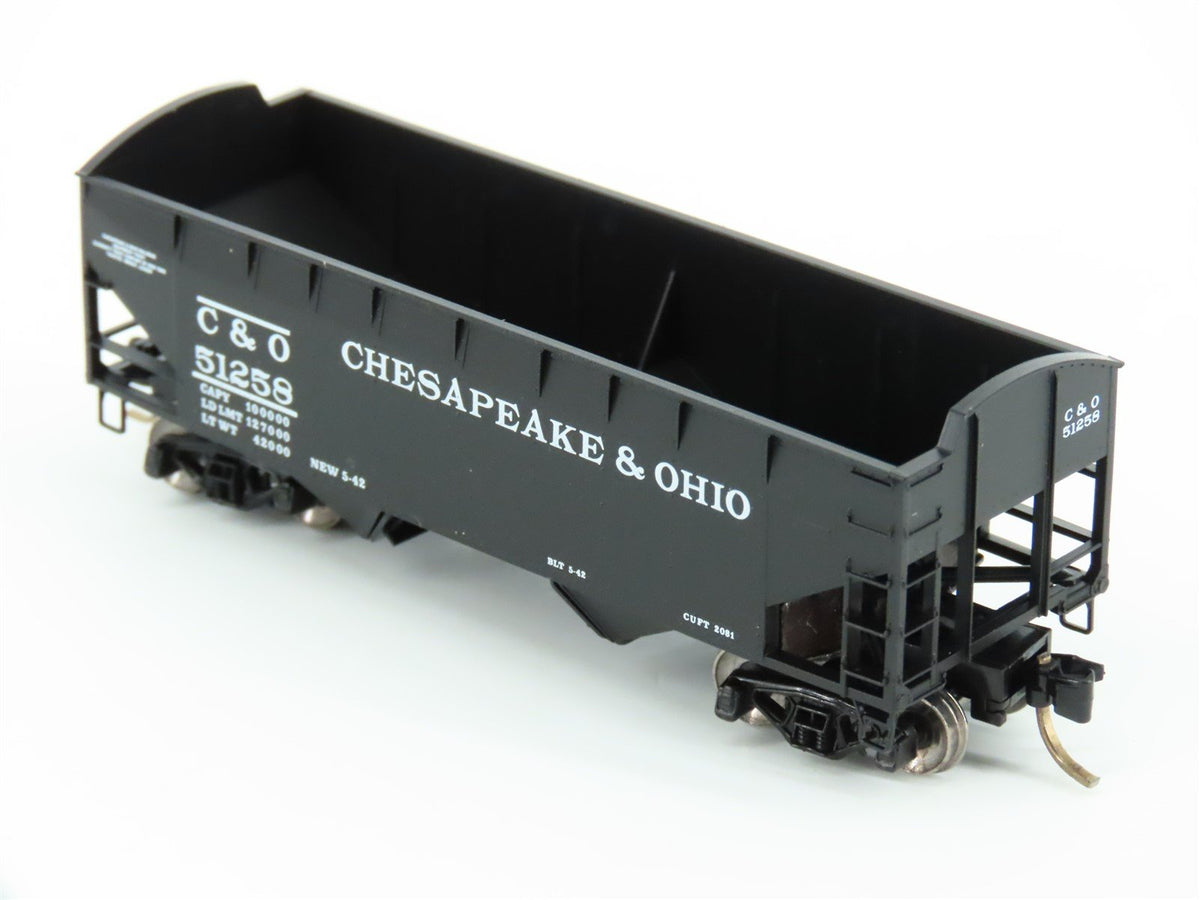 N Micro-Trains MTL 86010 C&amp;O Chesapeake &amp; Ohio 33&#39; 2-Bay Arch-End Hopper #51258