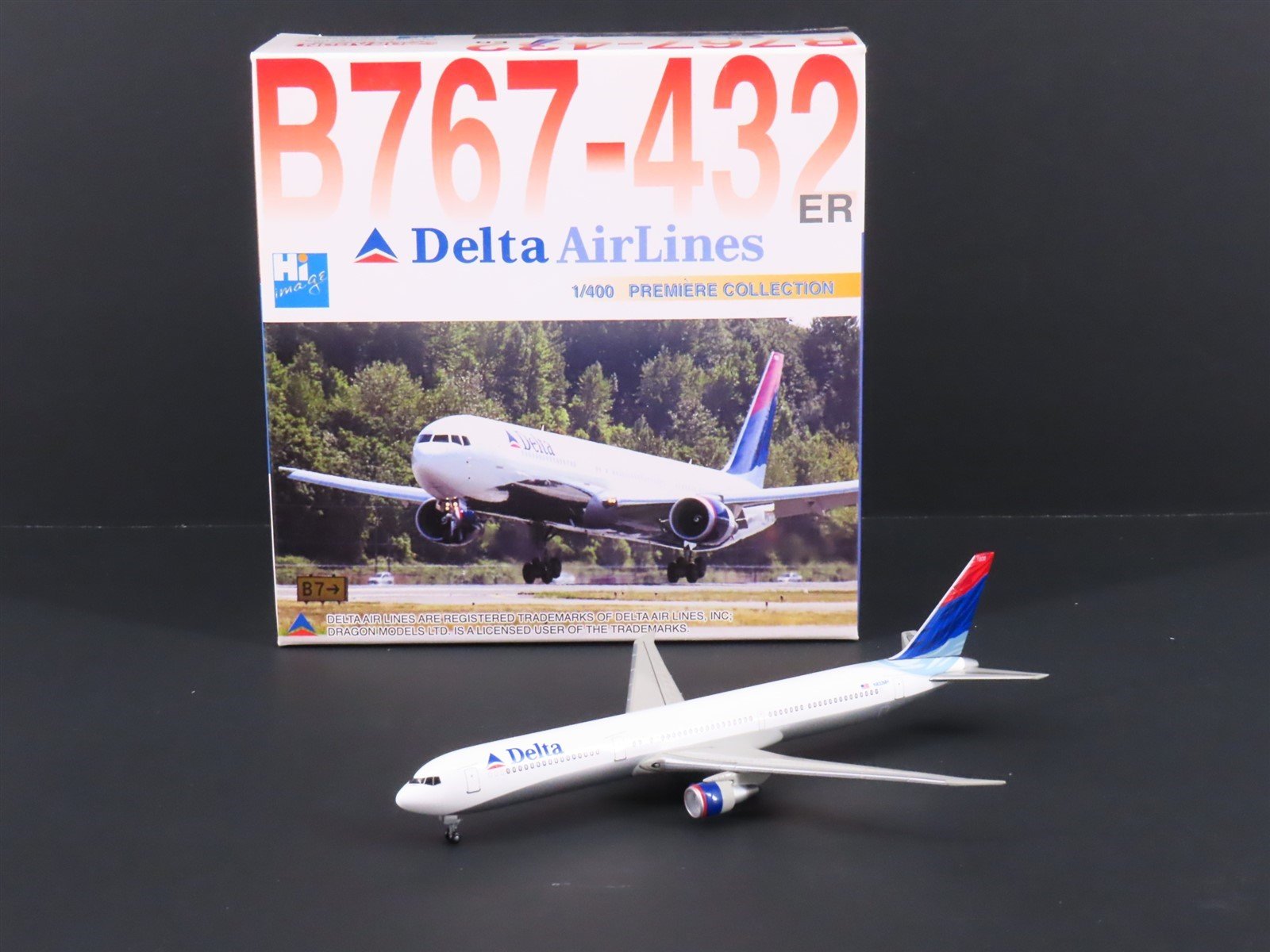 1:400 Scale Dragon Wings 55233 Delta Air Lines Boeing B767-432 Aircraft N832MH