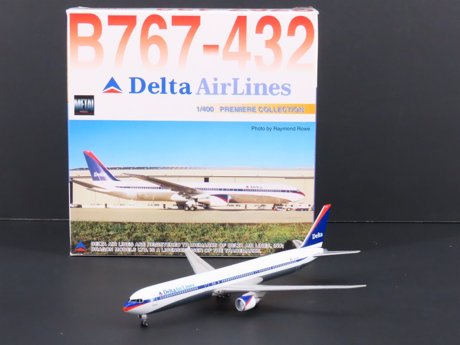 1:400 Scale Dragon Wings 55159 Delta Air Lines Boeing B767-432 Aircraft N826MH