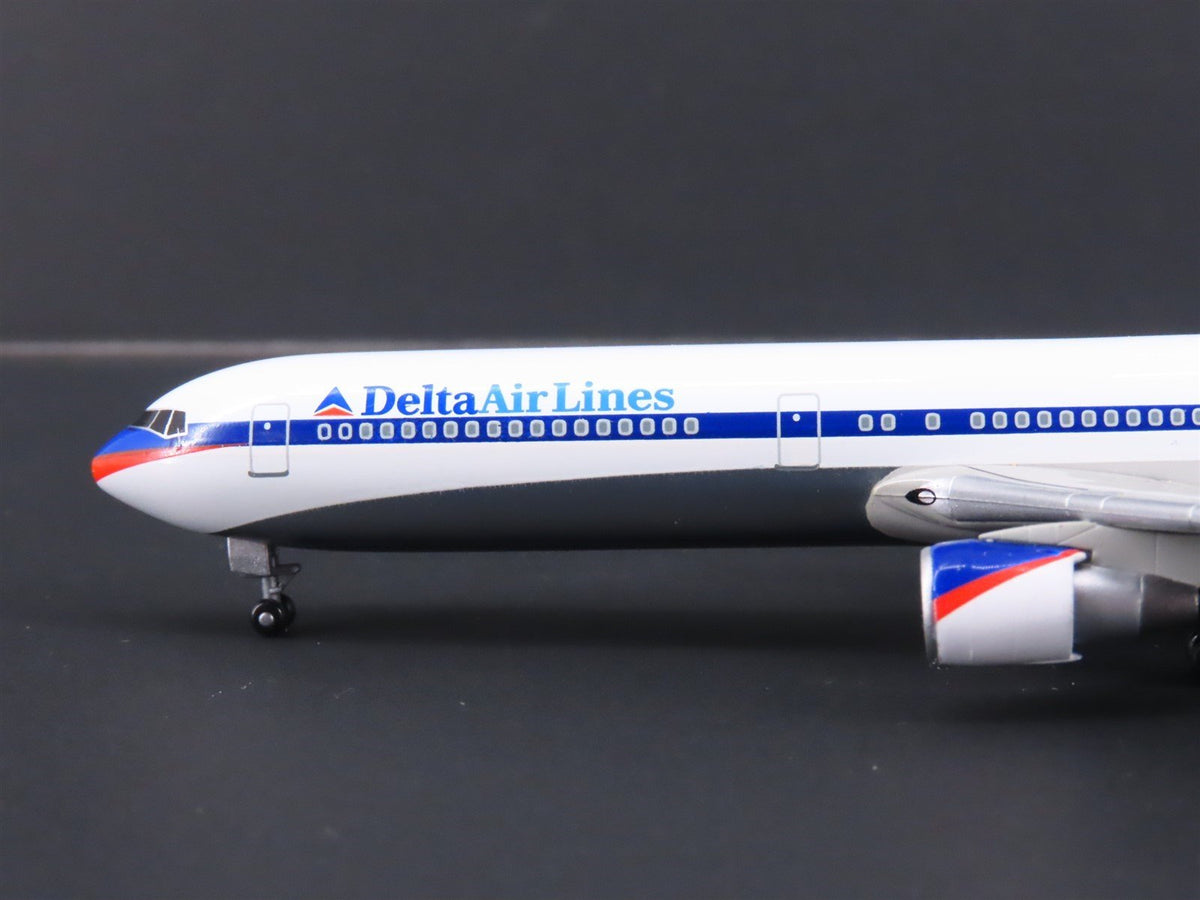 1:400 Scale Dragon Wings 55159 Delta Air Lines Boeing B767-432 Aircraft N826MH
