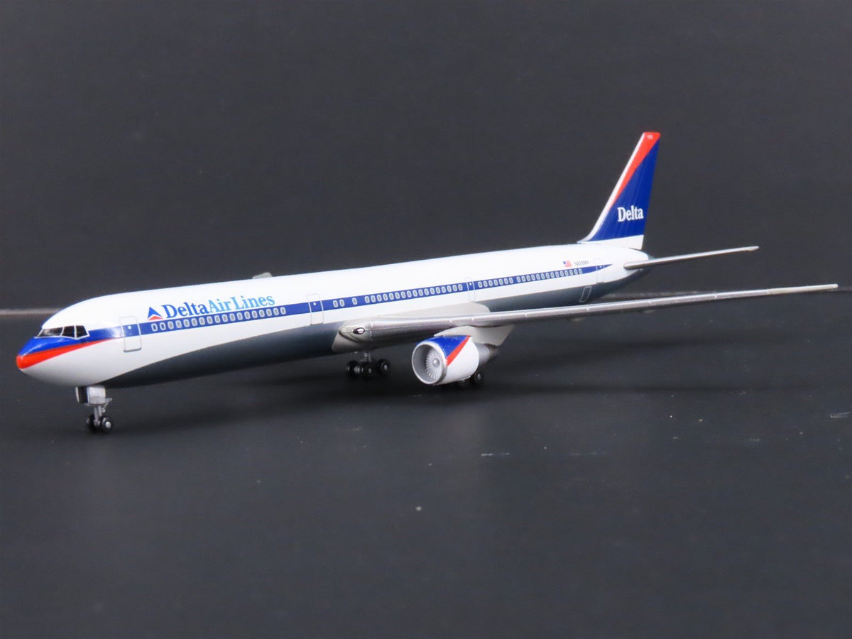 1:400 Scale Dragon Wings 55159 Delta Air Lines Boeing B767-432 Aircraft N826MH