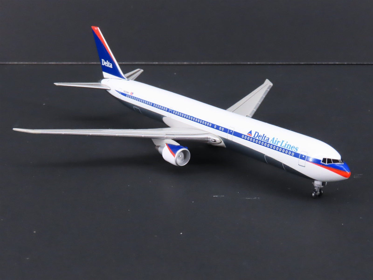 1:400 Scale Dragon Wings 55159 Delta Air Lines Boeing B767-432 Aircraft N826MH