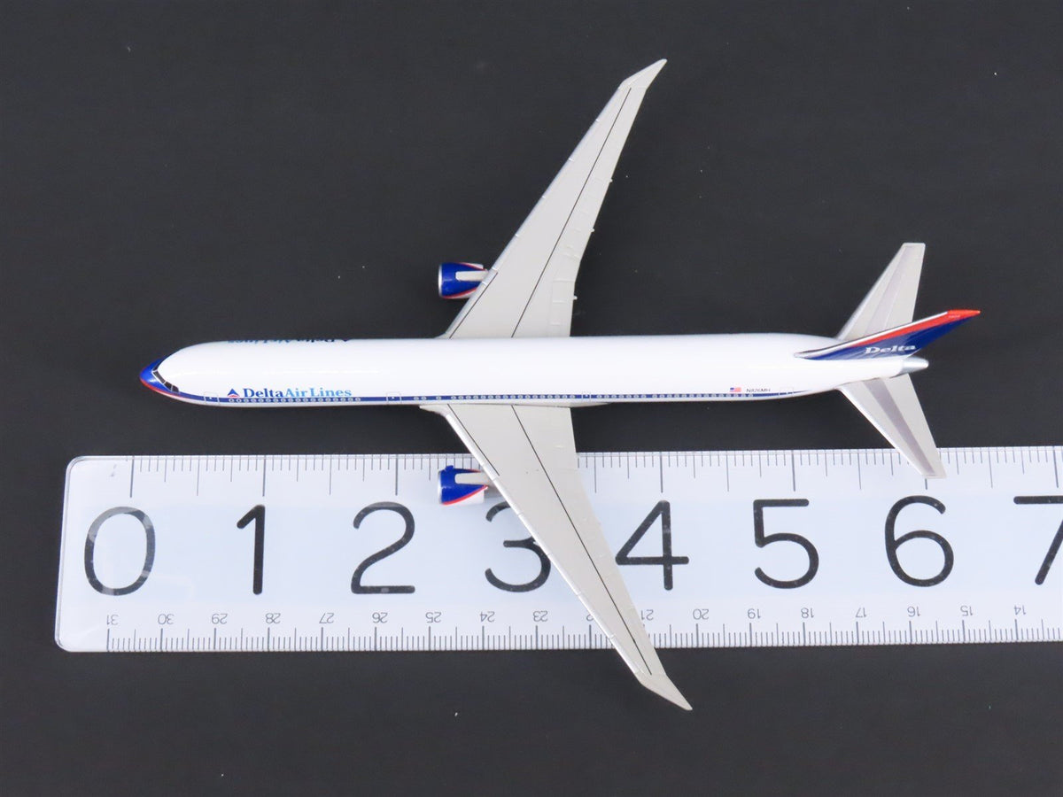 1:400 Scale Dragon Wings 55159 Delta Air Lines Boeing B767-432 Aircraft N826MH