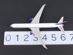 1:400 Scale Dragon Wings 55159 Delta Air Lines Boeing B767-432 Aircraft N826MH