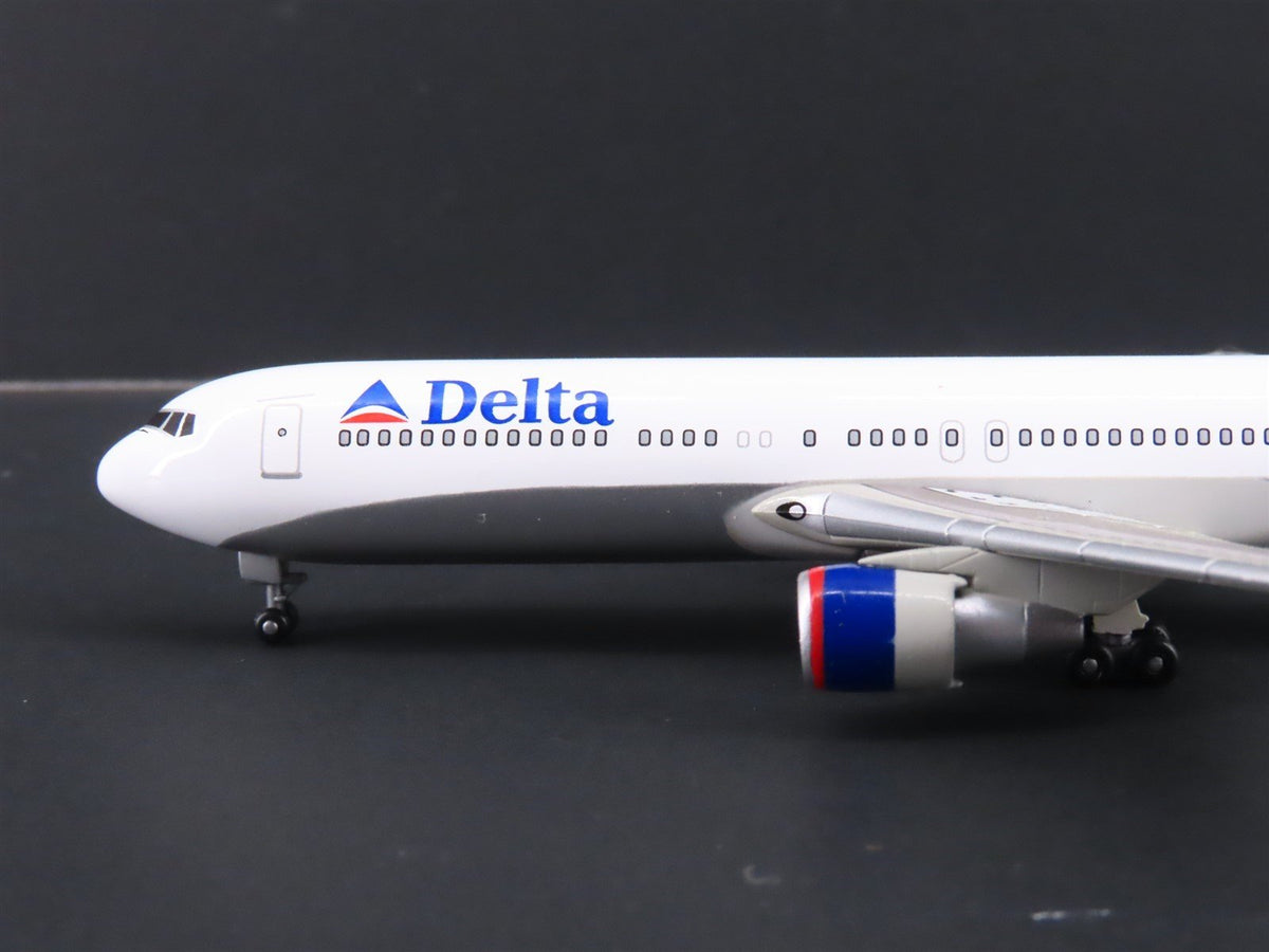 1:400 Scale Dragon Wings 55214 Delta Air Lines Boeing B767-332 Aircraft N189DN