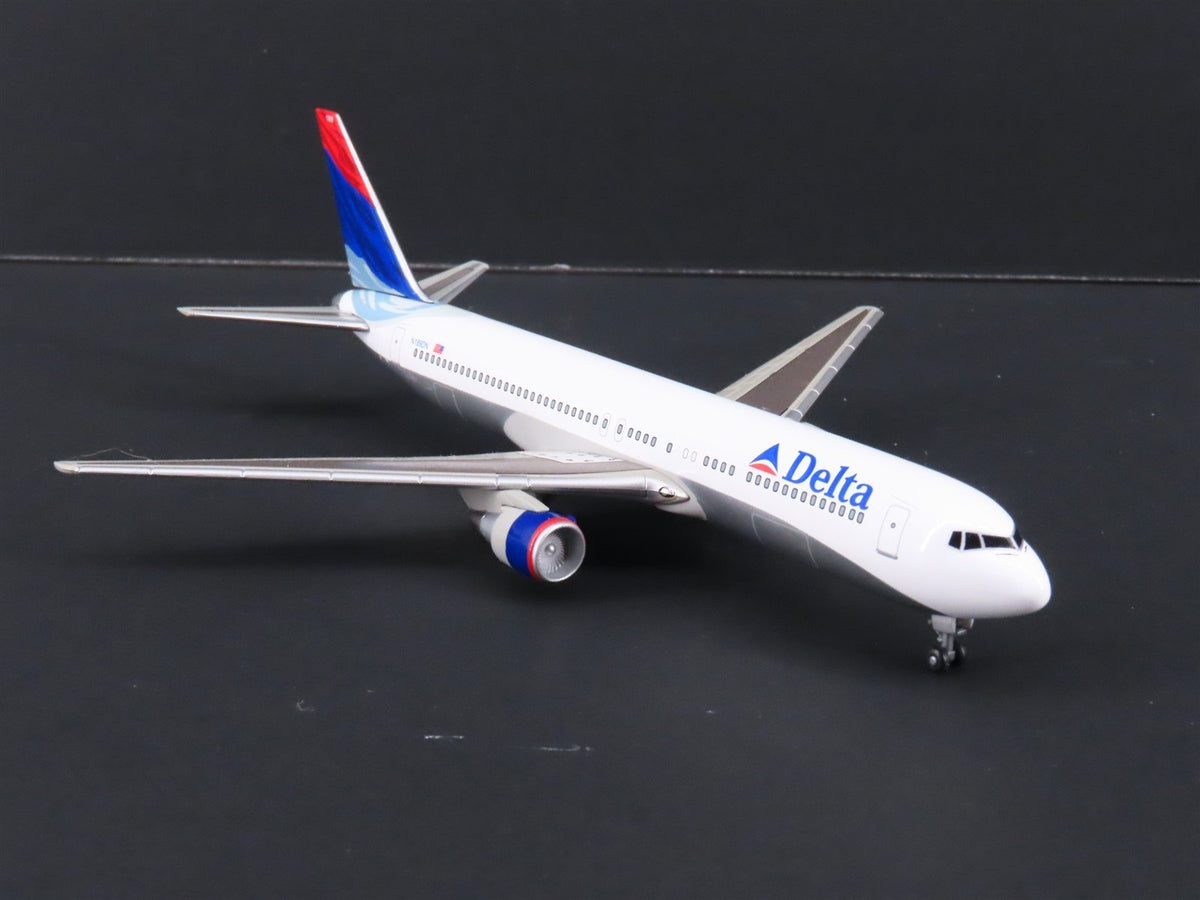 1:400 Scale Dragon Wings 55214 Delta Air Lines Boeing B767-332 Aircraft N189DN