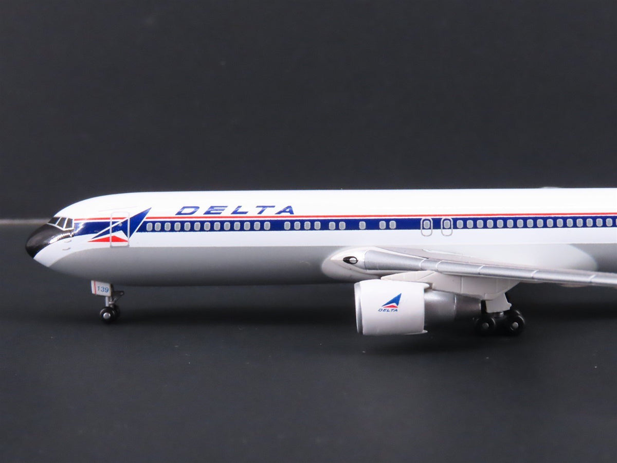 1:400 Scale Dragon Wings 55312 Delta Air Lines Boeing B767-332 Aircraft N139DL