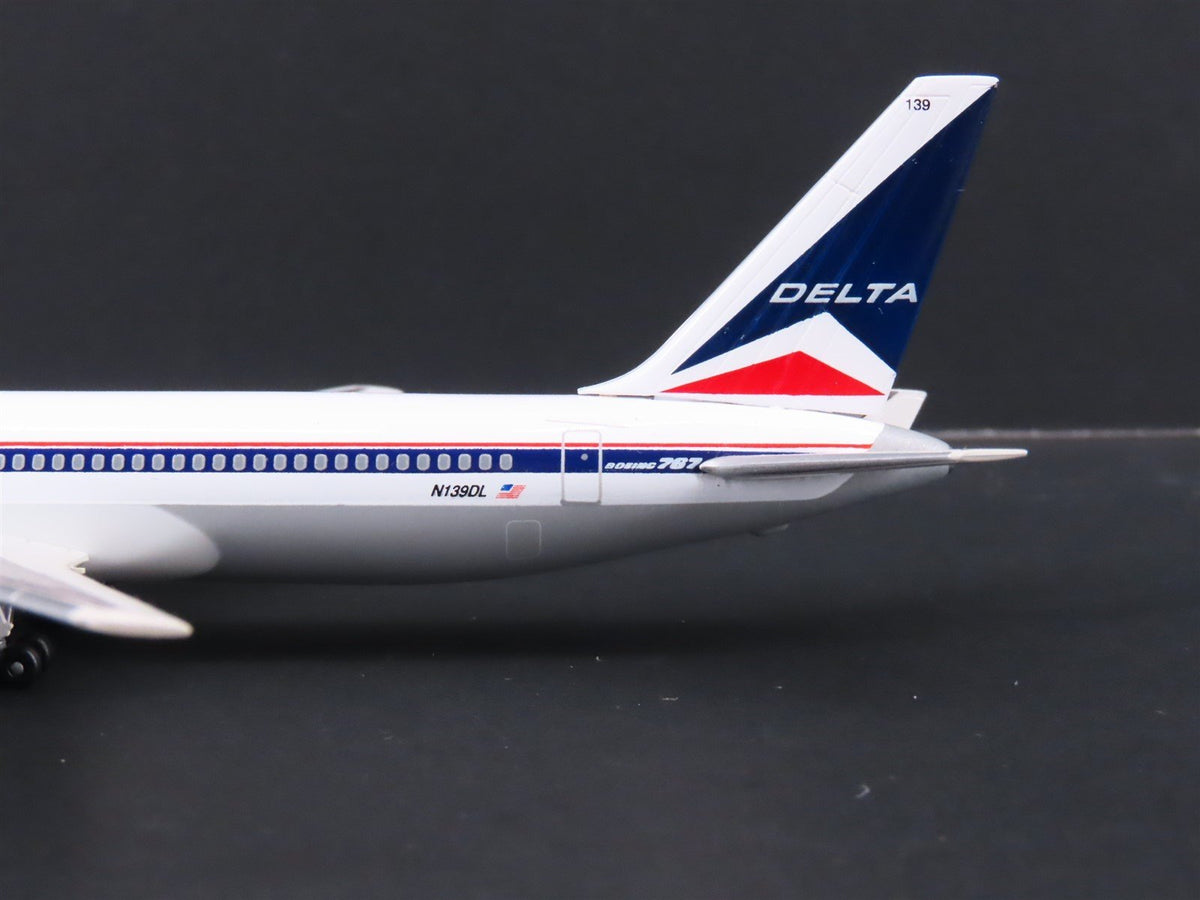 1:400 Scale Dragon Wings 55312 Delta Air Lines Boeing B767-332 Aircraft N139DL