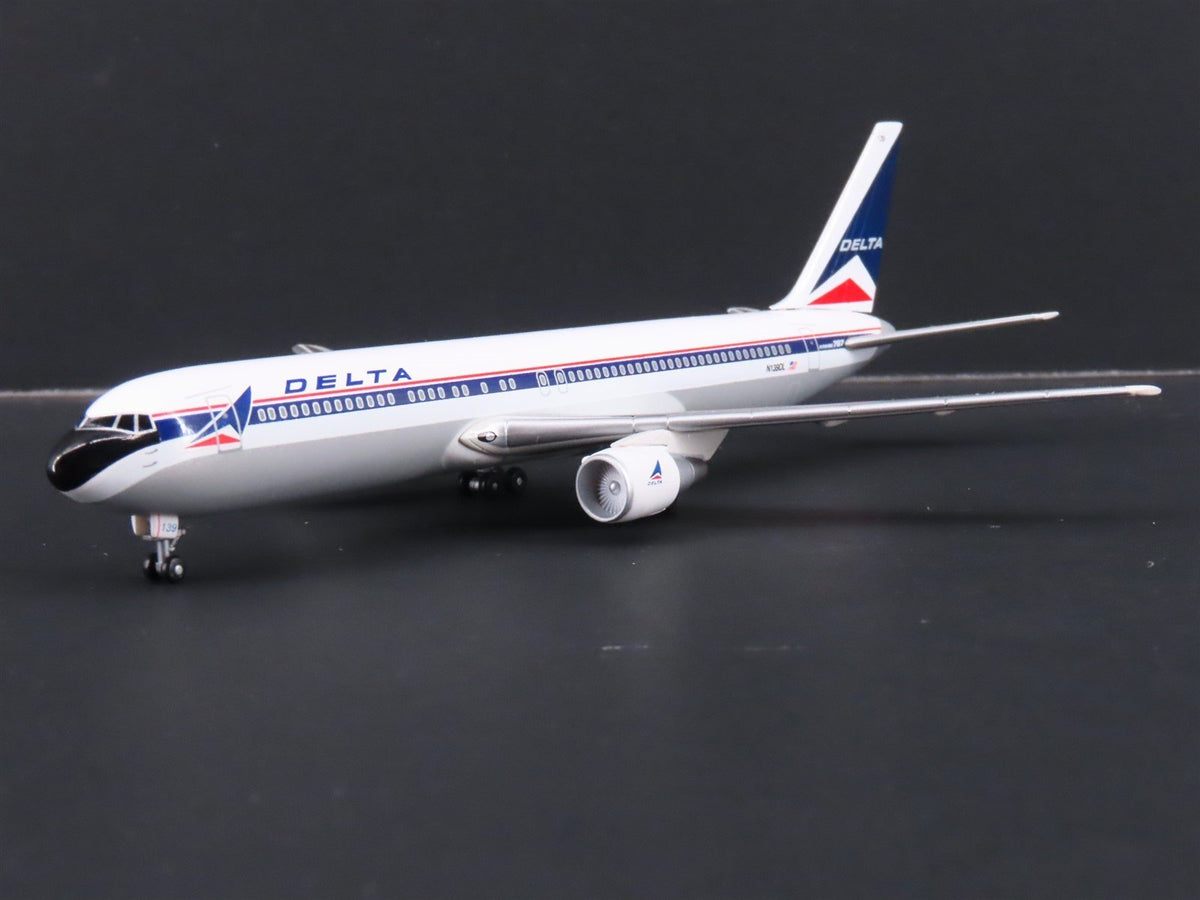 1:400 Scale Dragon Wings 55312 Delta Air Lines Boeing B767-332 Aircraft N139DL