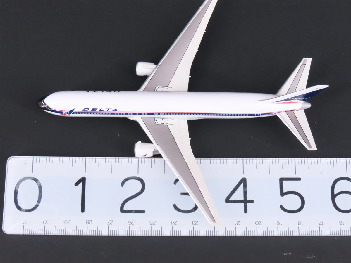 1:400 Scale Dragon Wings 55312 Delta Air Lines Boeing B767-332 Aircraft N139DL