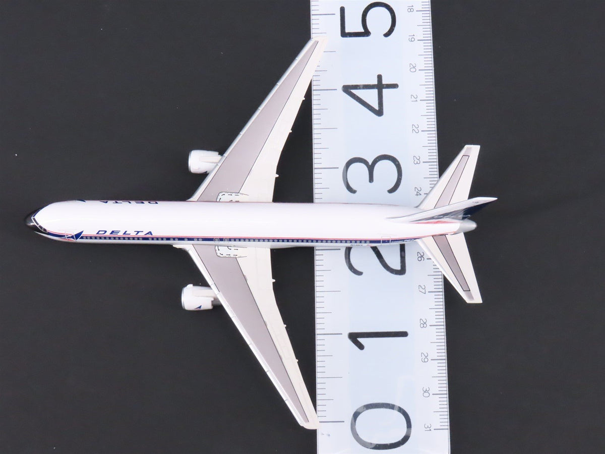 1:400 Scale Dragon Wings 55312 Delta Air Lines Boeing B767-332 Aircraft N139DL