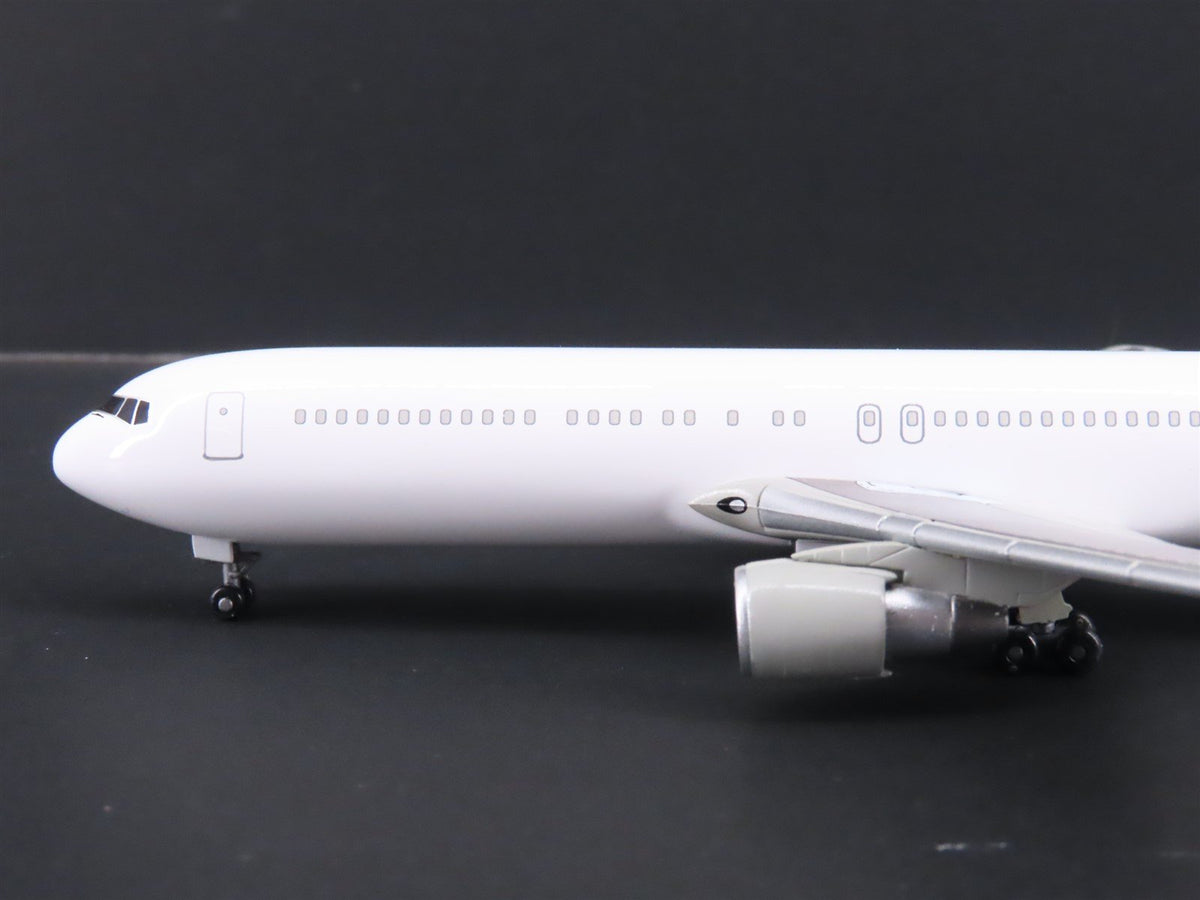 1:400 Dragon Wings 57006 Die-Cast All White Series Boeing B767-300 Aircraft