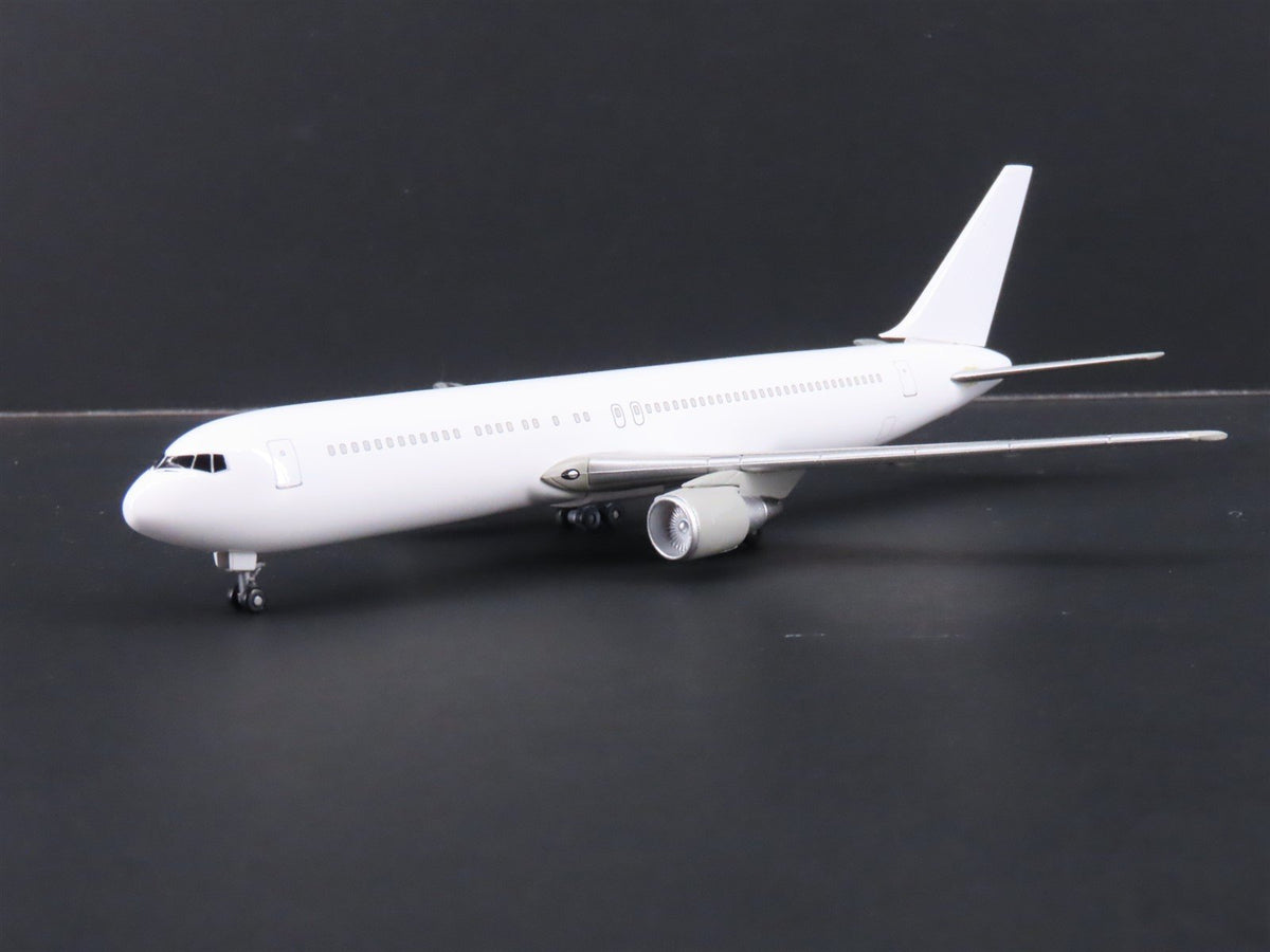 1:400 Dragon Wings 57006 Die-Cast All White Series Boeing B767-300 Aircraft