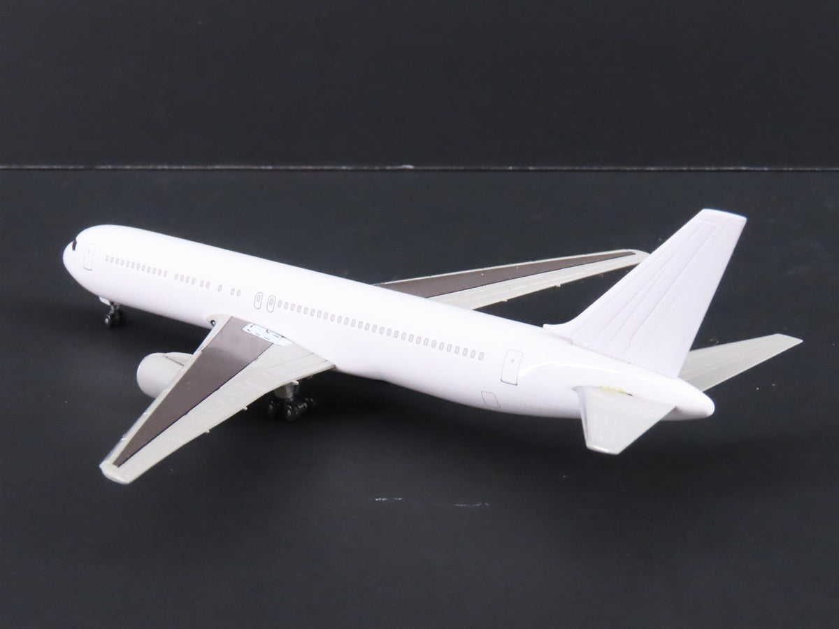1:400 Dragon Wings 57006 Die-Cast All White Series Boeing B767-300 Aircraft