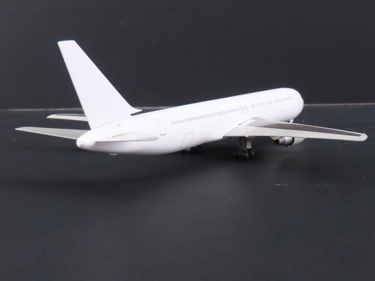 1:400 Dragon Wings 57006 Die-Cast All White Series Boeing B767-300 Aircraft