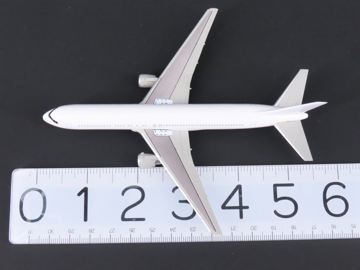 1:400 Dragon Wings 57006 Die-Cast All White Series Boeing B767-300 Aircraft