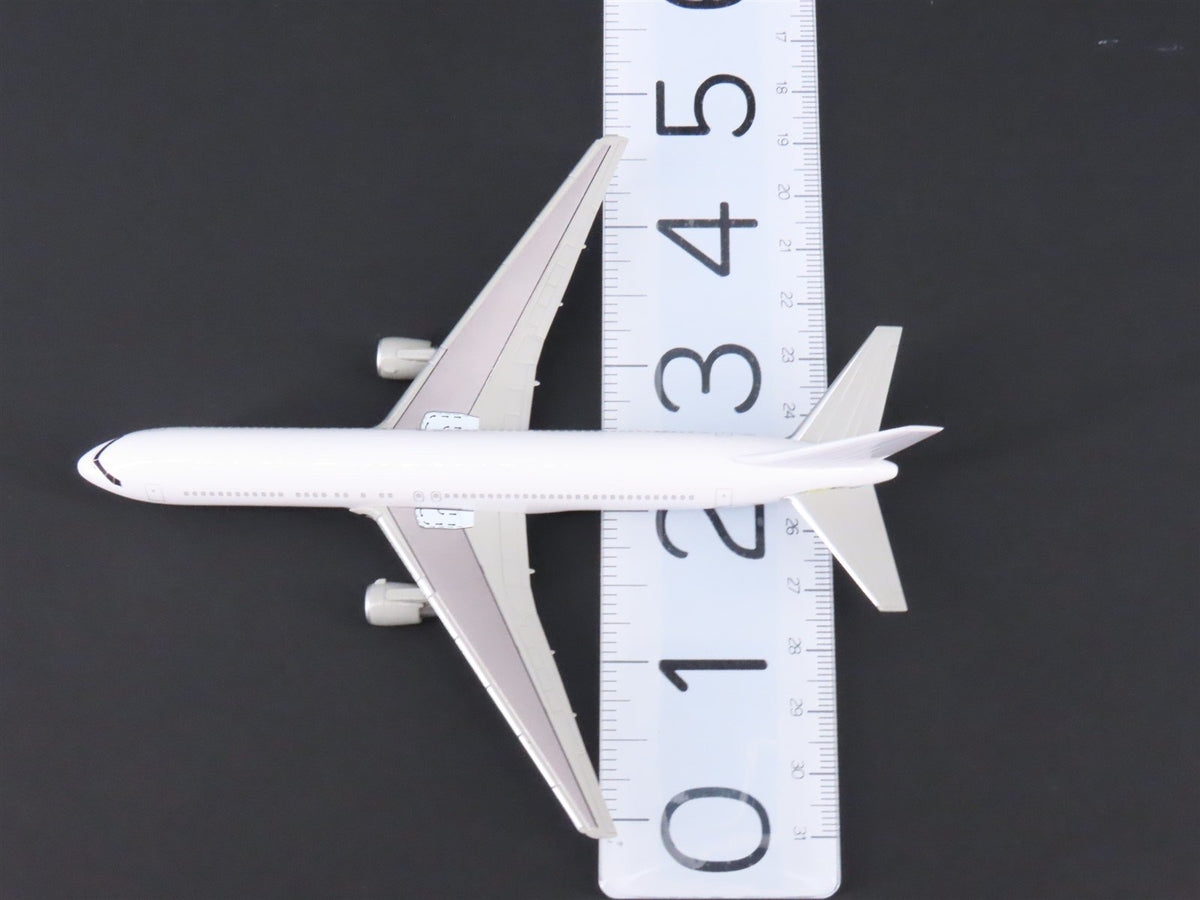 1:400 Dragon Wings 57006 Die-Cast All White Series Boeing B767-300 Aircraft
