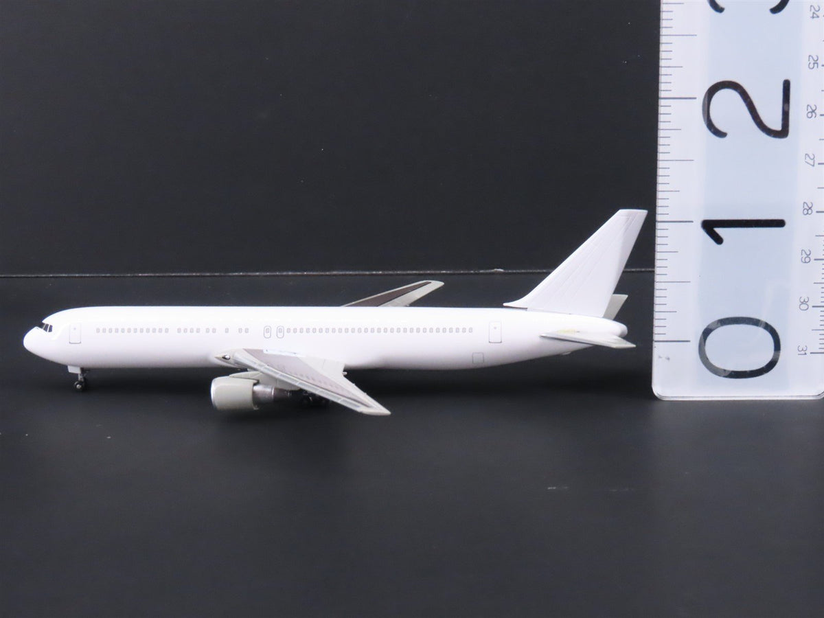 1:400 Dragon Wings 57006 Die-Cast All White Series Boeing B767-300 Aircraft