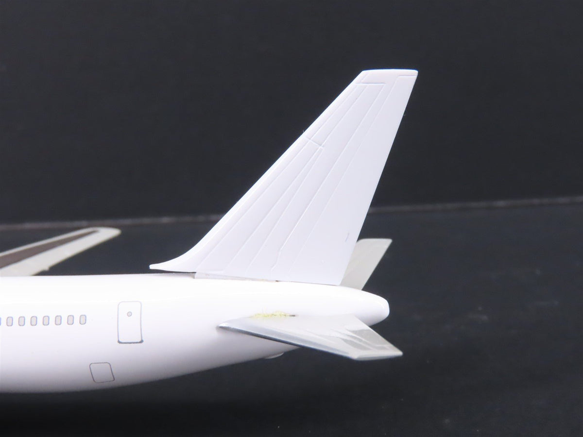 1:400 Dragon Wings 57006 Die-Cast All White Series Boeing B767-300 Aircraft