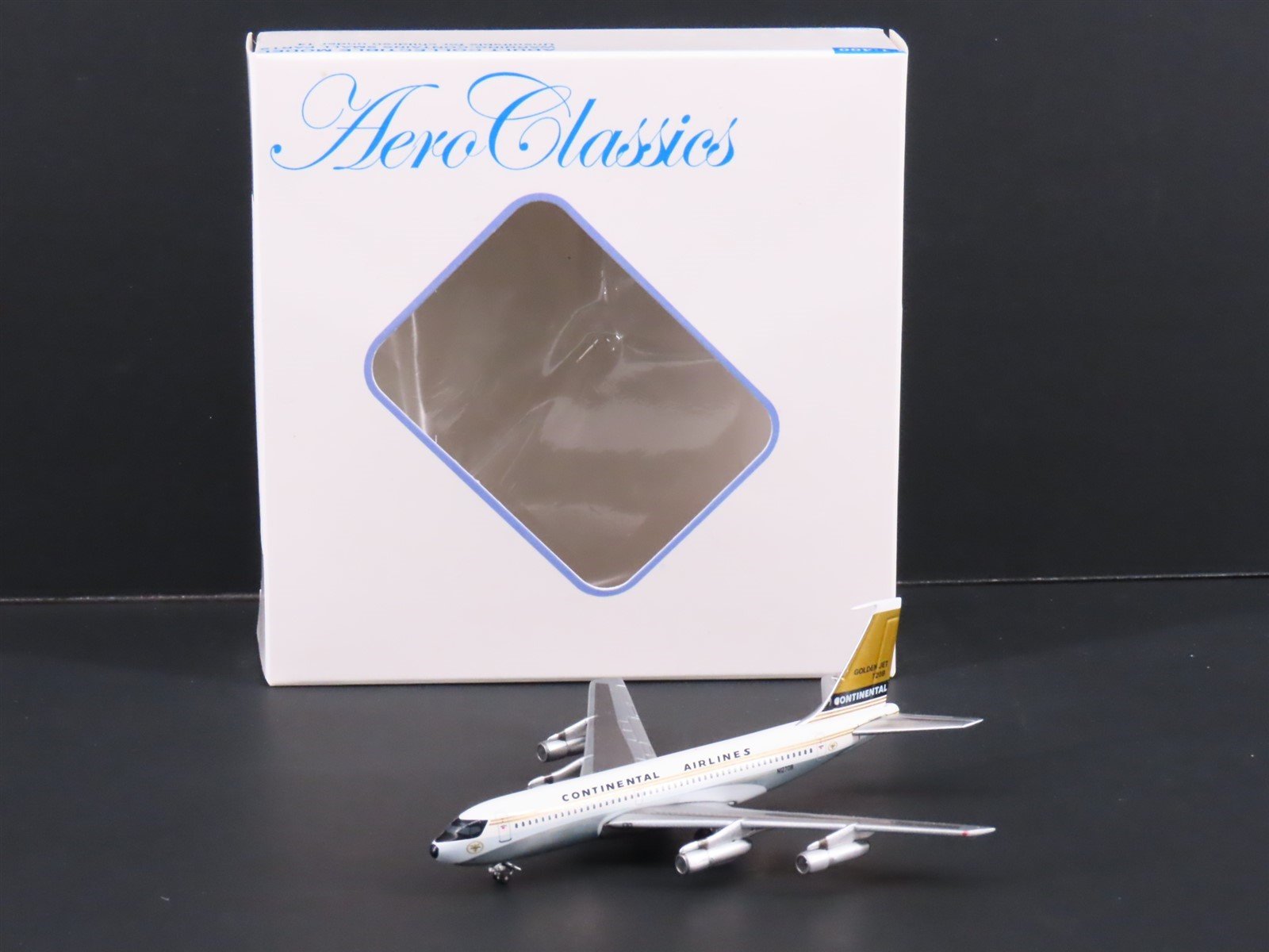 1:400 Aero Classics Continental Airlines Golden Jet Boeing B-720-024B Aircraft