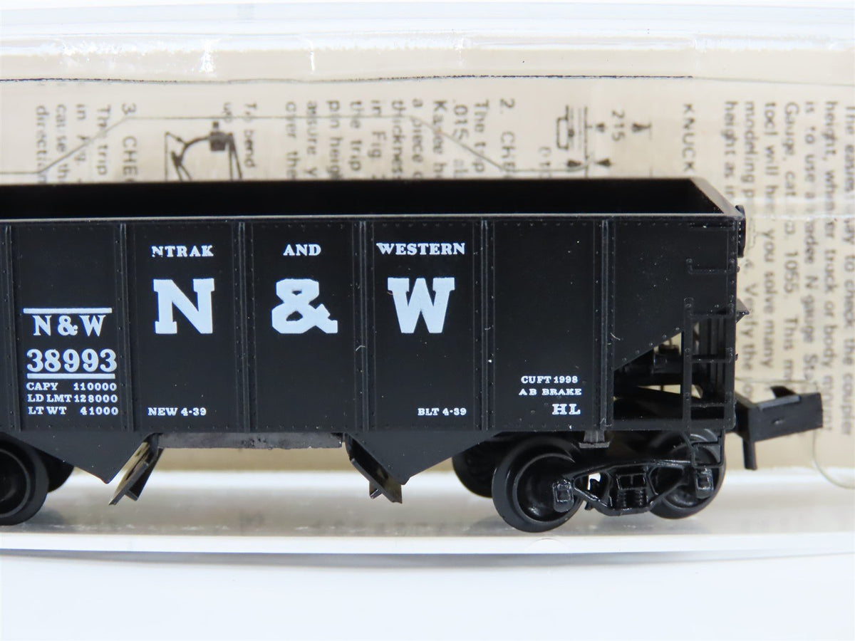 N Scale Micro-Trains/Kadee N&amp;W Norfolk &amp; Western 33&#39; 2-Bay Rib Hopper #38993