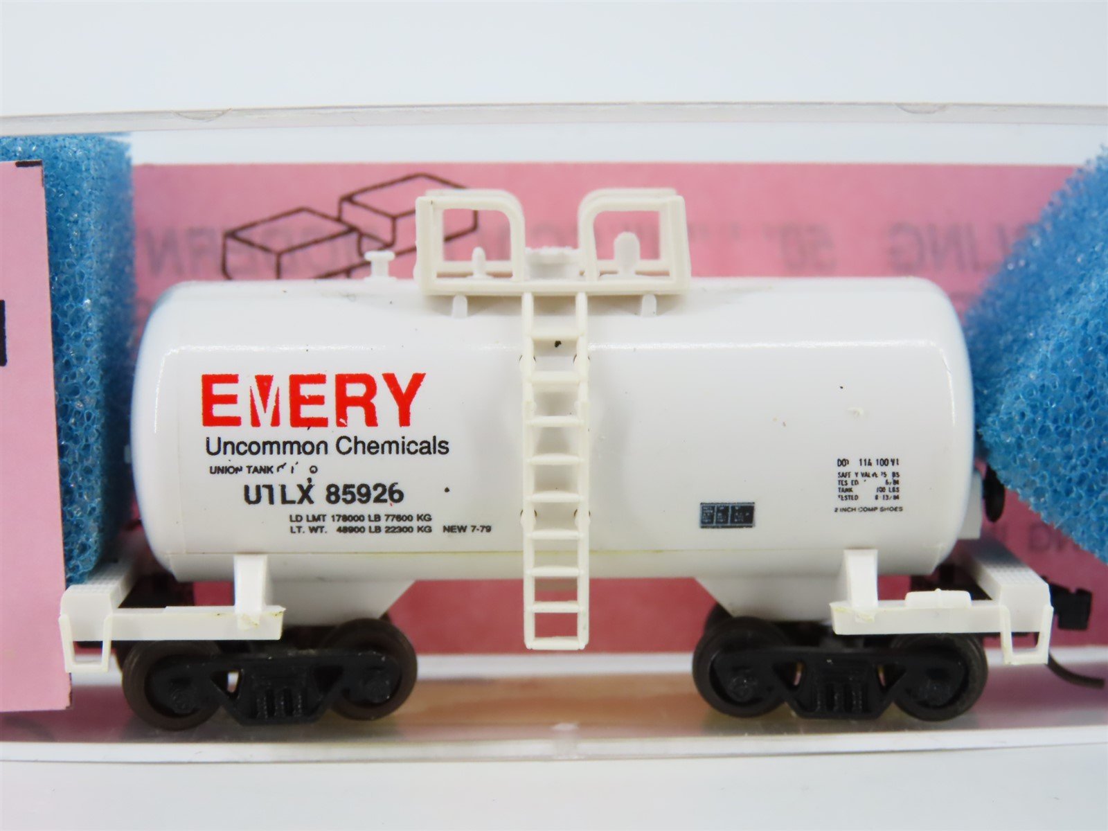 N Scale Roundhouse 8466 UTLX Emery 30' Modern Tankcar #85926