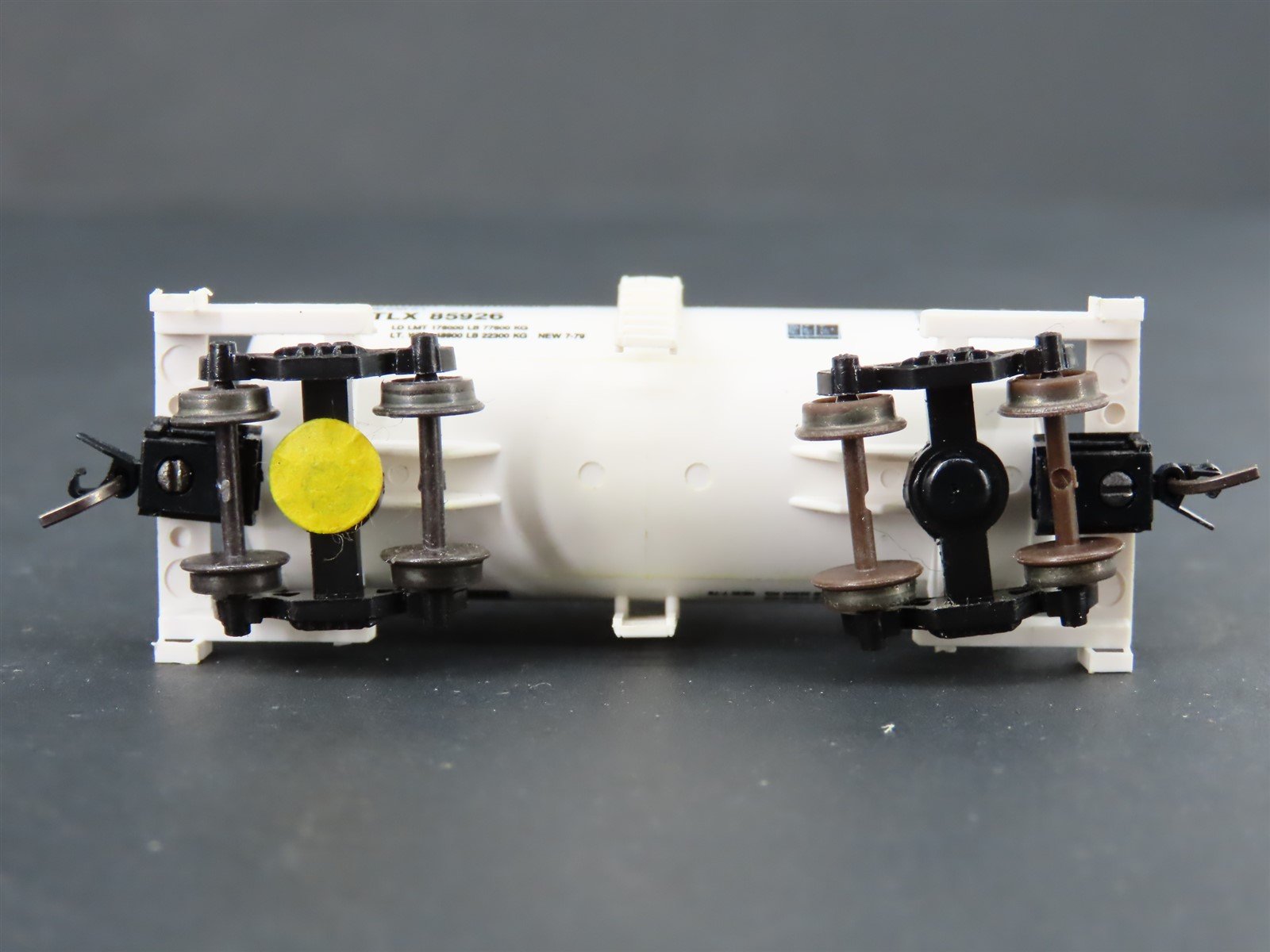 N Scale Roundhouse 8466 UTLX Emery 30' Modern Tankcar #85926