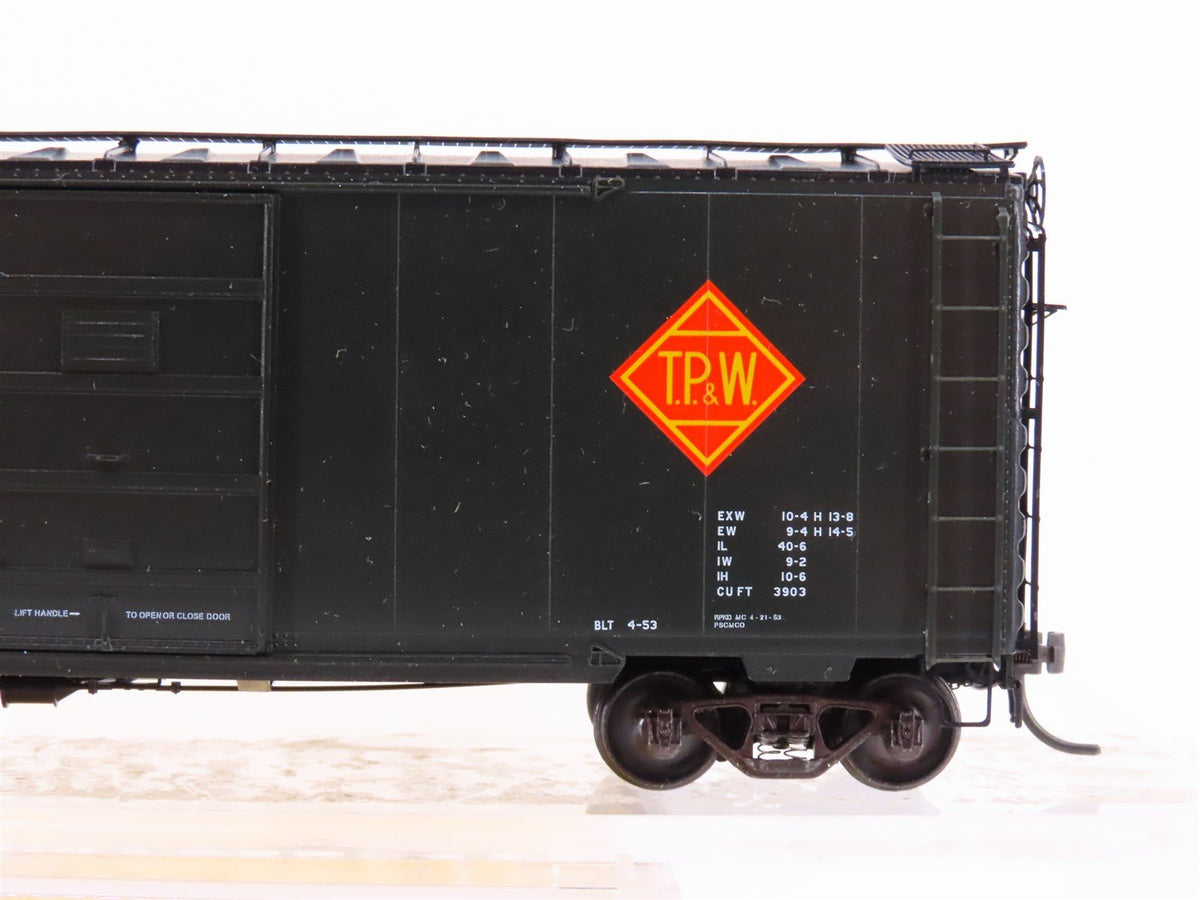 HO Scale Kadee 4809 TP&amp;W Toledo Peoria &amp; Western 40&#39; Single Door Box Car #606