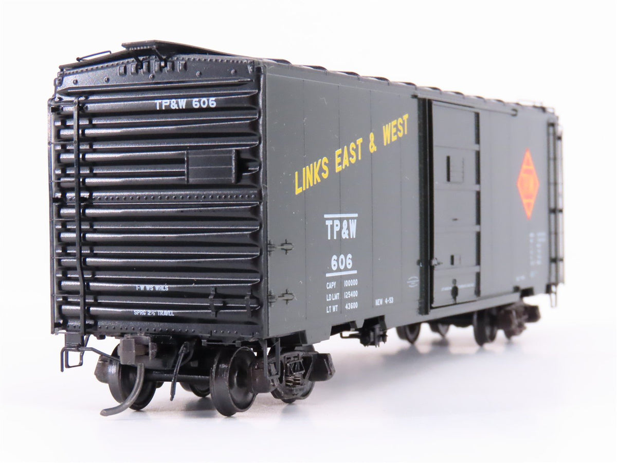 HO Scale Kadee 4809 TP&amp;W Toledo Peoria &amp; Western 40&#39; Single Door Box Car #606