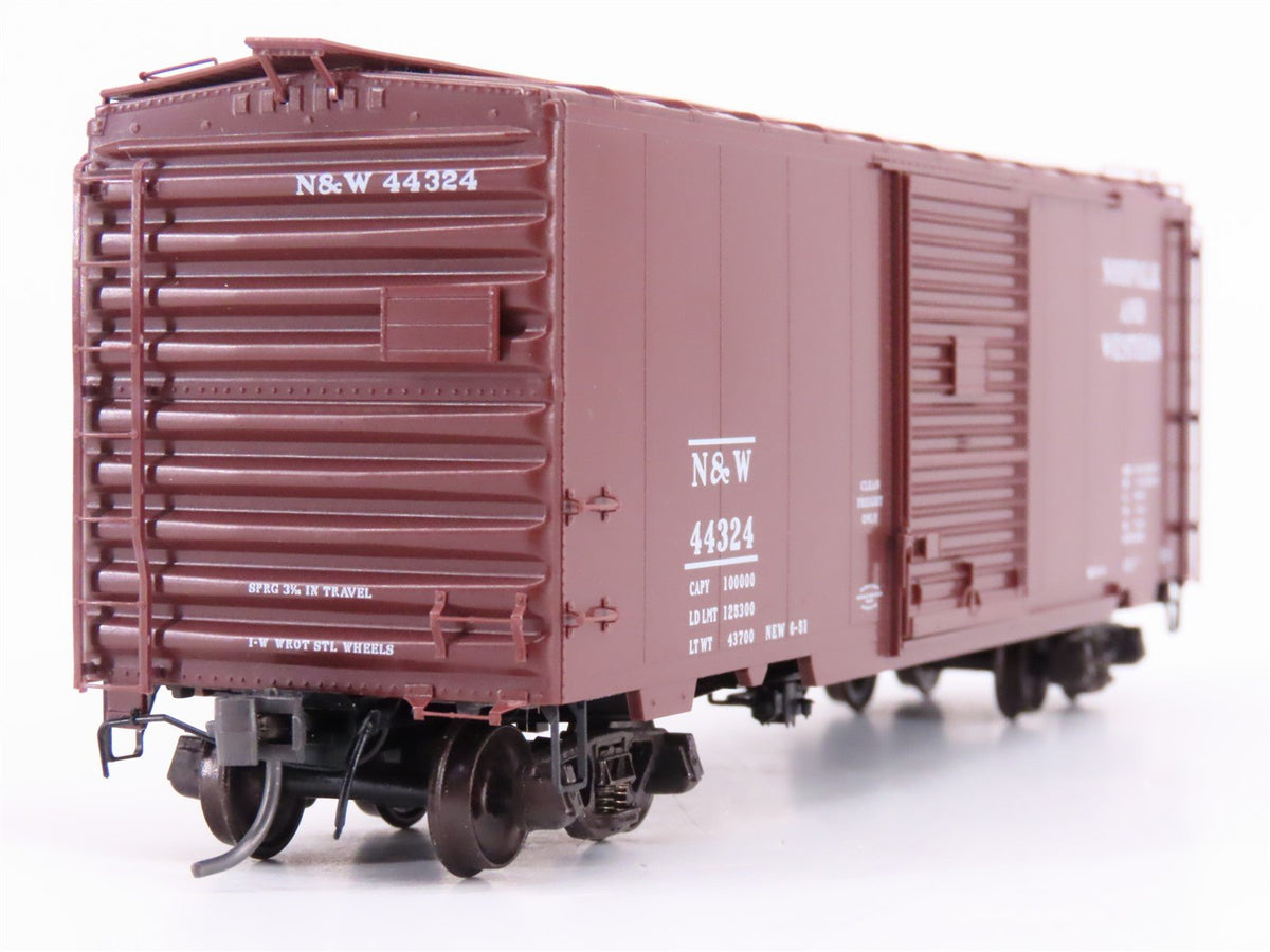 HO Scale Kadee 5001 N&amp;W Norfolk &amp; Western 40&#39; Single Door Box Car #44324