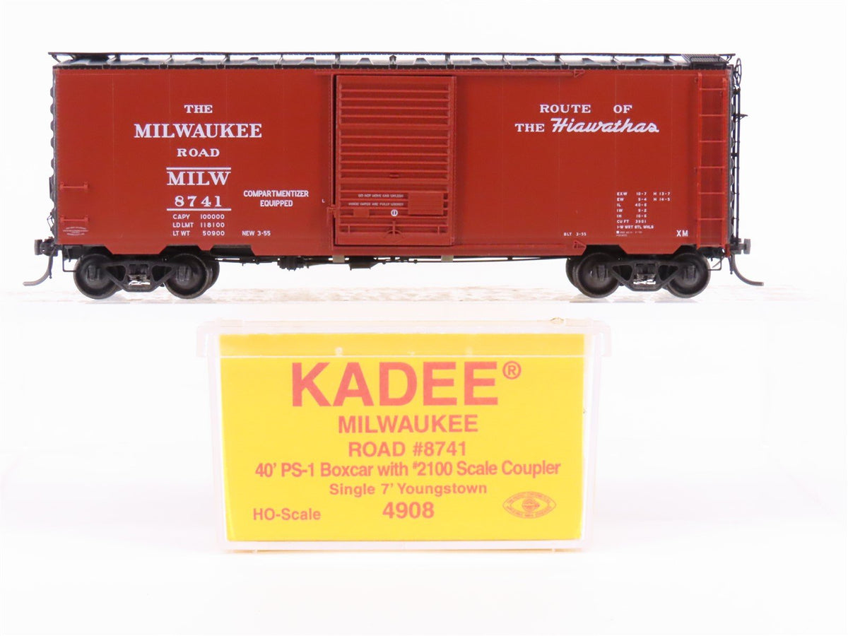 HO Scale Kadee 4908 MILW Route of the Hiawathas 40&#39; Single Door Box Car #8741