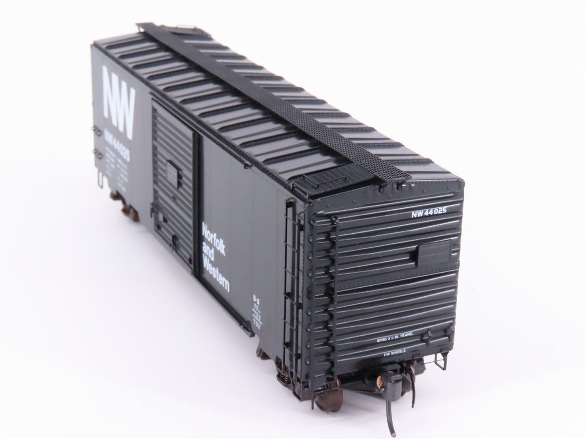 HO Scale Kadee 5004 NW Norfolk &amp; Western Railroad 40&#39; Single Door Box Car #44025