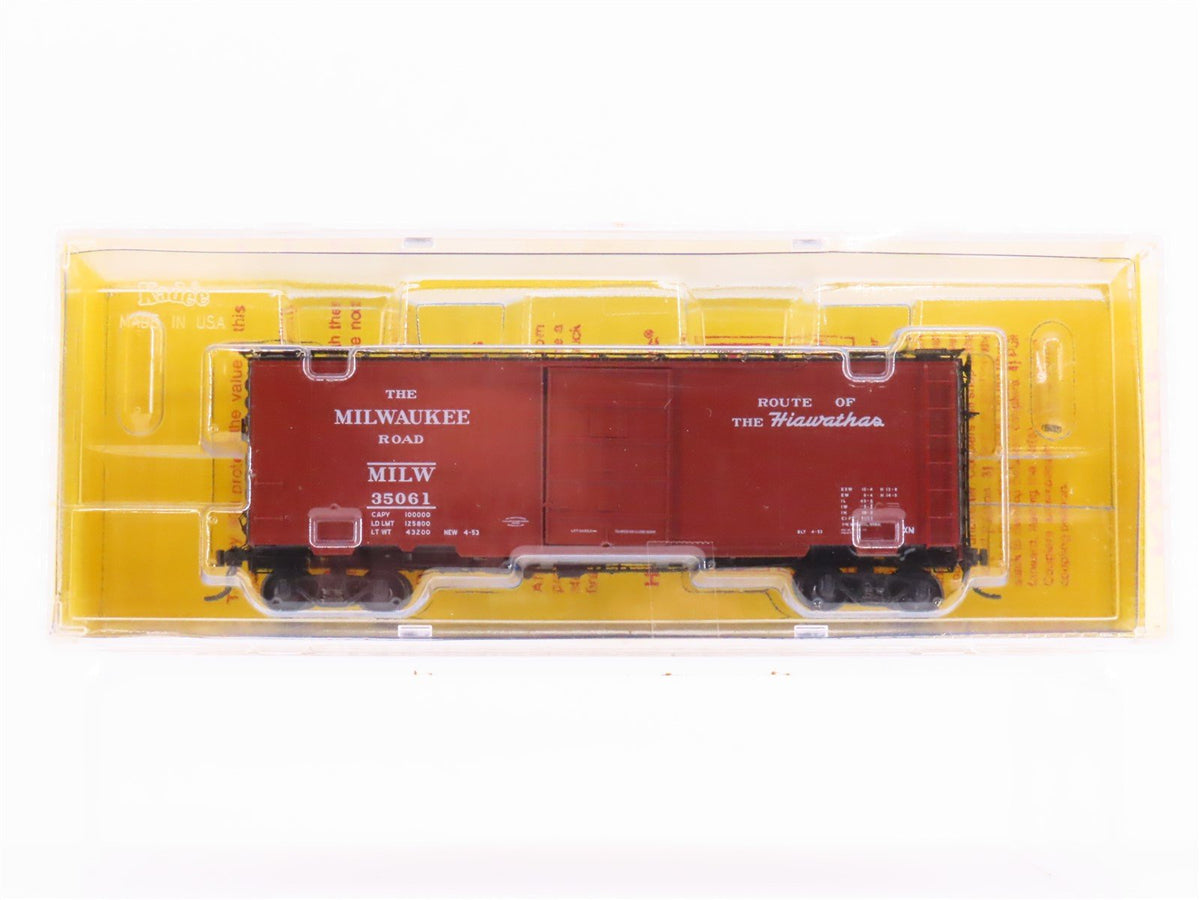 HO Scale Kadee 4806 MILW Route of the Hiawathas 40&#39; Box Car #35061 - Sealed