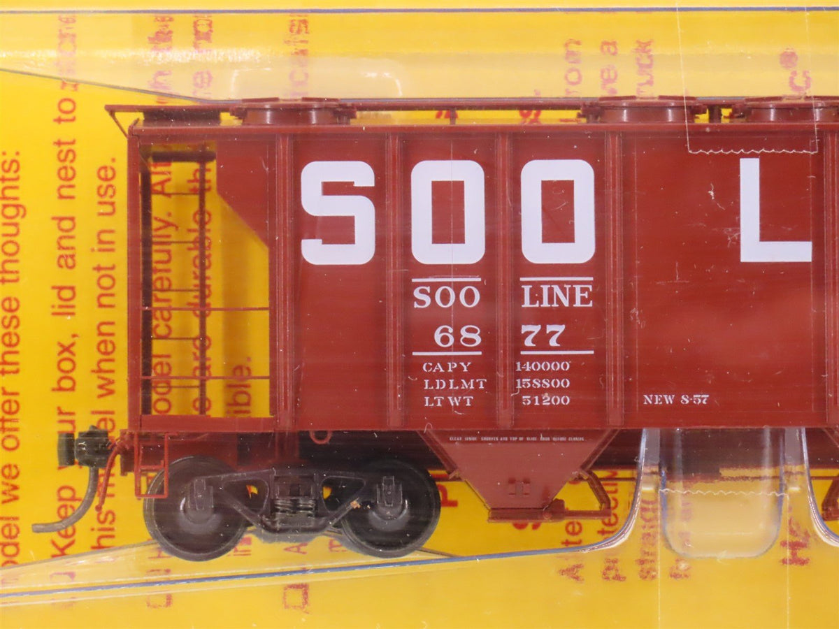 HO Scale Kadee 8010 SOO Line 2-Bay Covered Hopper #6877 - Sealed