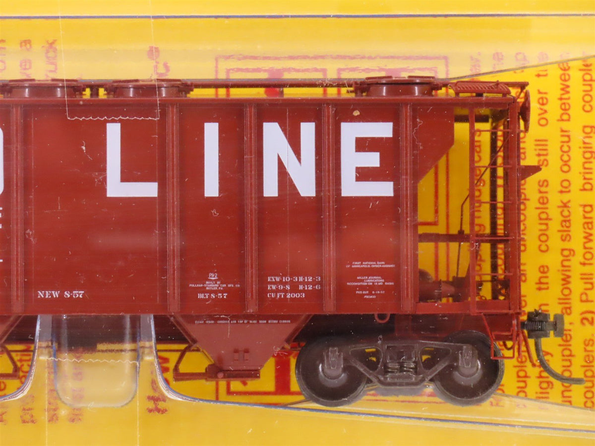 HO Scale Kadee 8010 SOO Line 2-Bay Covered Hopper #6877 - Sealed