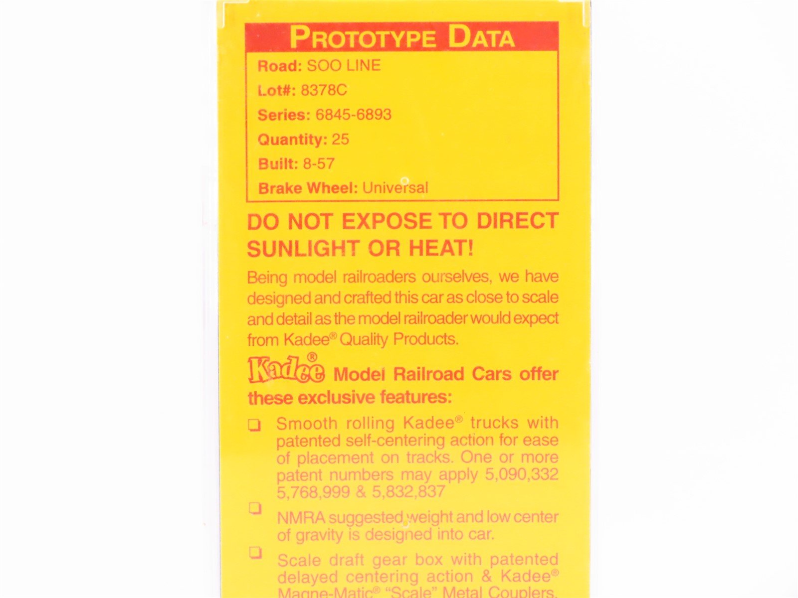 HO Scale Kadee 8010 SOO Line 2-Bay Covered Hopper #6877 - Sealed