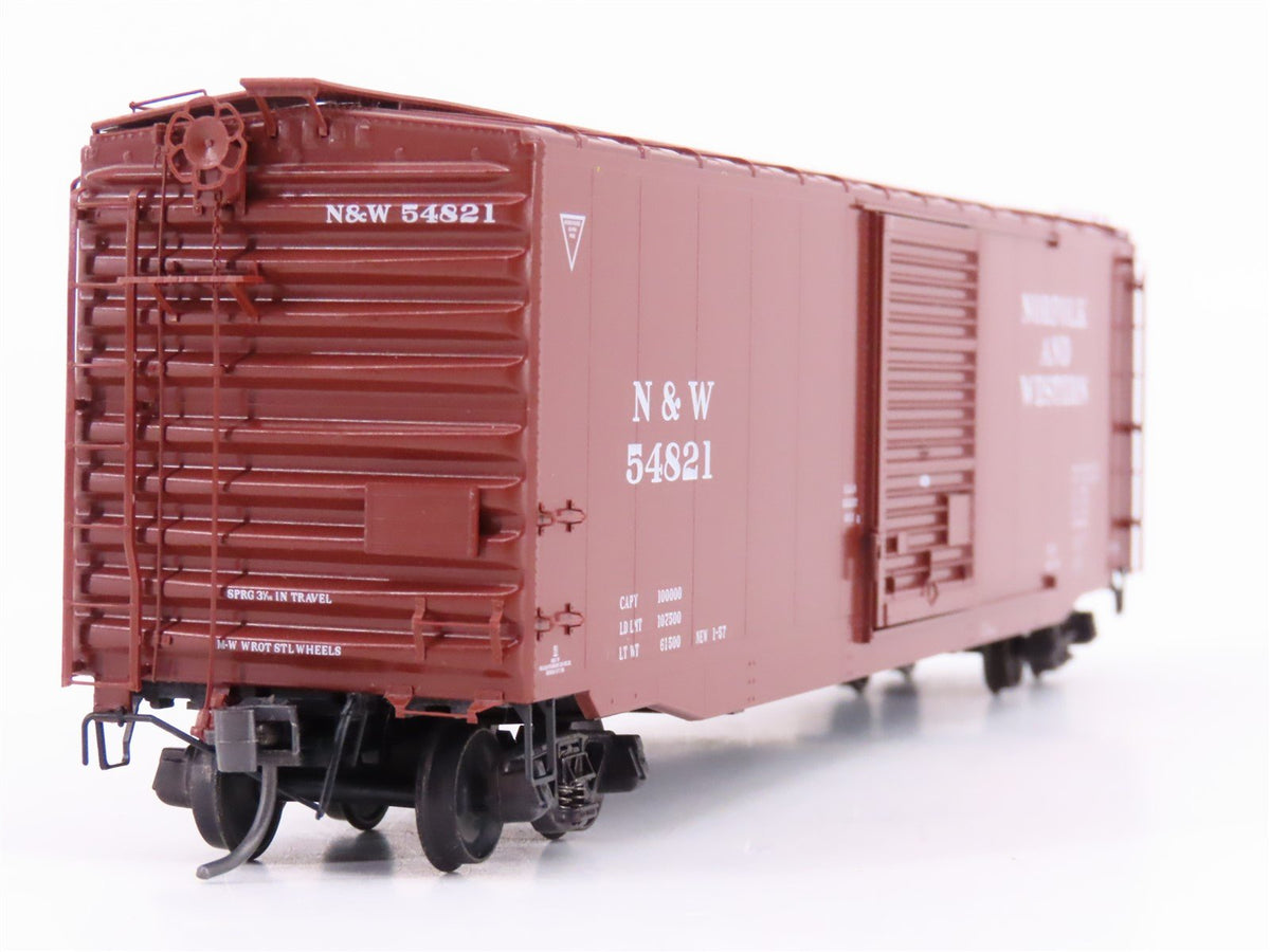 HO Scale Kadee 6005 N&amp;W Norfolk &amp; Western 50&#39; Single Door Box Car #54821