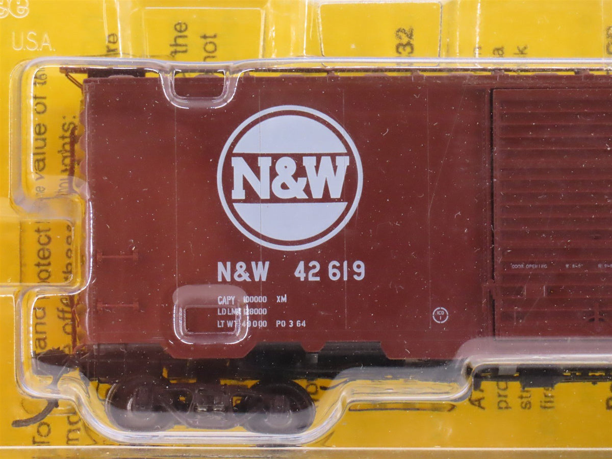 HO Kadee 5241 N&amp;W Norfolk &amp; Western 40&#39; Single Door Box Car #42619 - Sealed