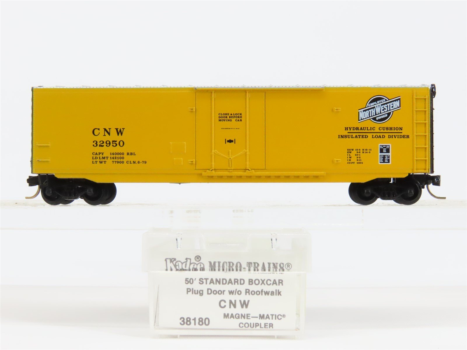 N Scale Micro-Trains MTL/Kadee 38180 CNW Railway 50' Standard Boxcar #32950