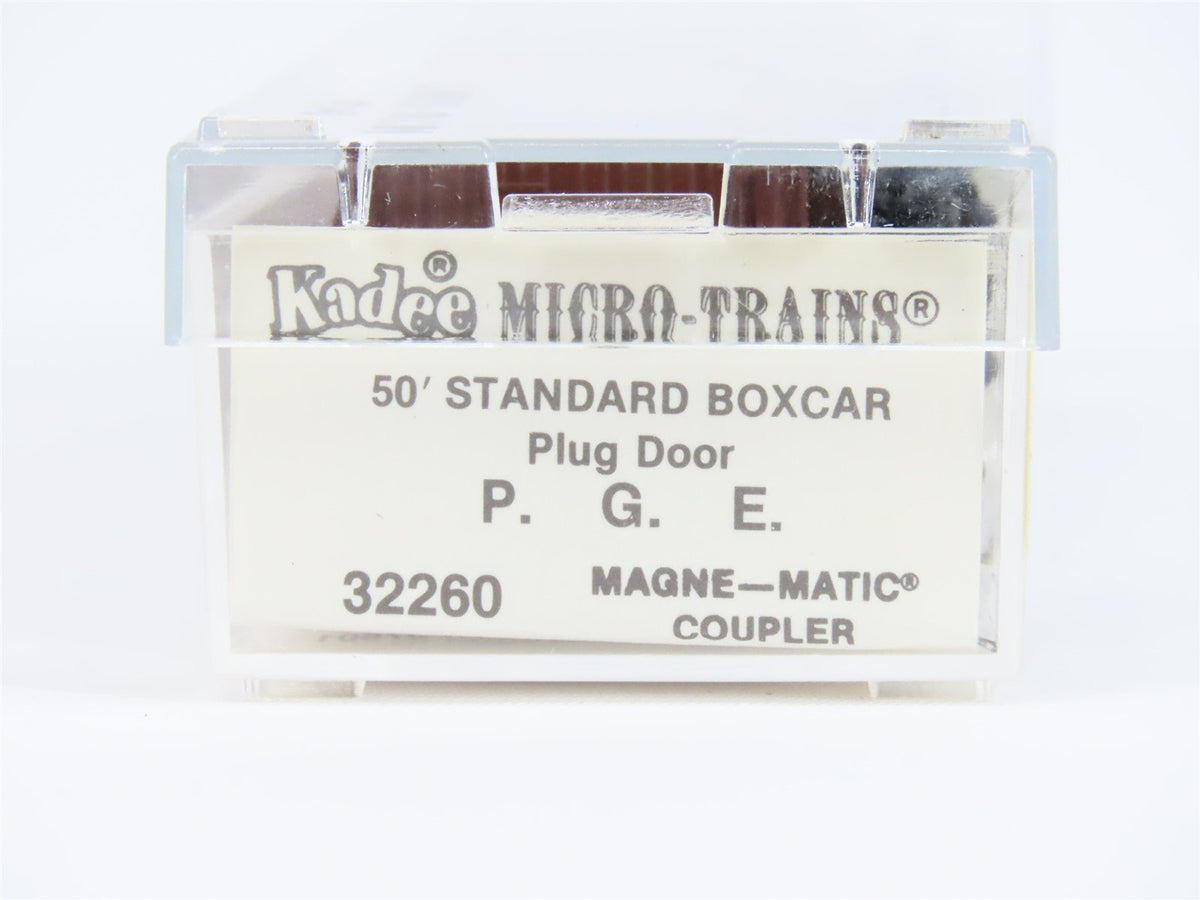 N Scale Micro-Trains MTL/Kadee 32260 PGE Railway 50&#39; Standard Boxcar #4582