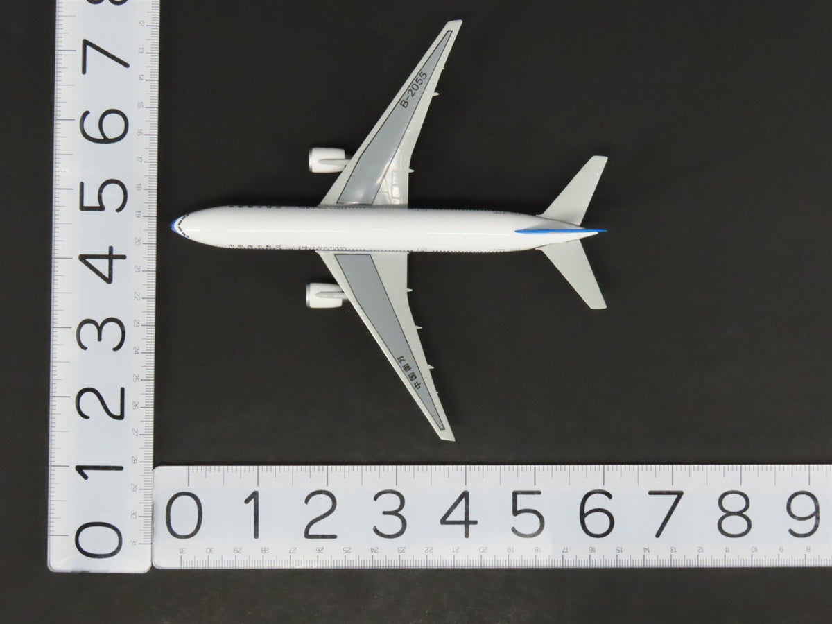 1:400 Dragon Wings 55039 Die-Cast China Southern Boeing B777-300 Airliner B2055