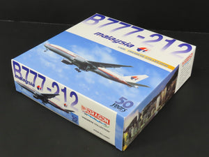 1:400 Dragon Wings 55027 Die-Cast Malaysia Air Boeing 777-212 Airliner 9M-MRA