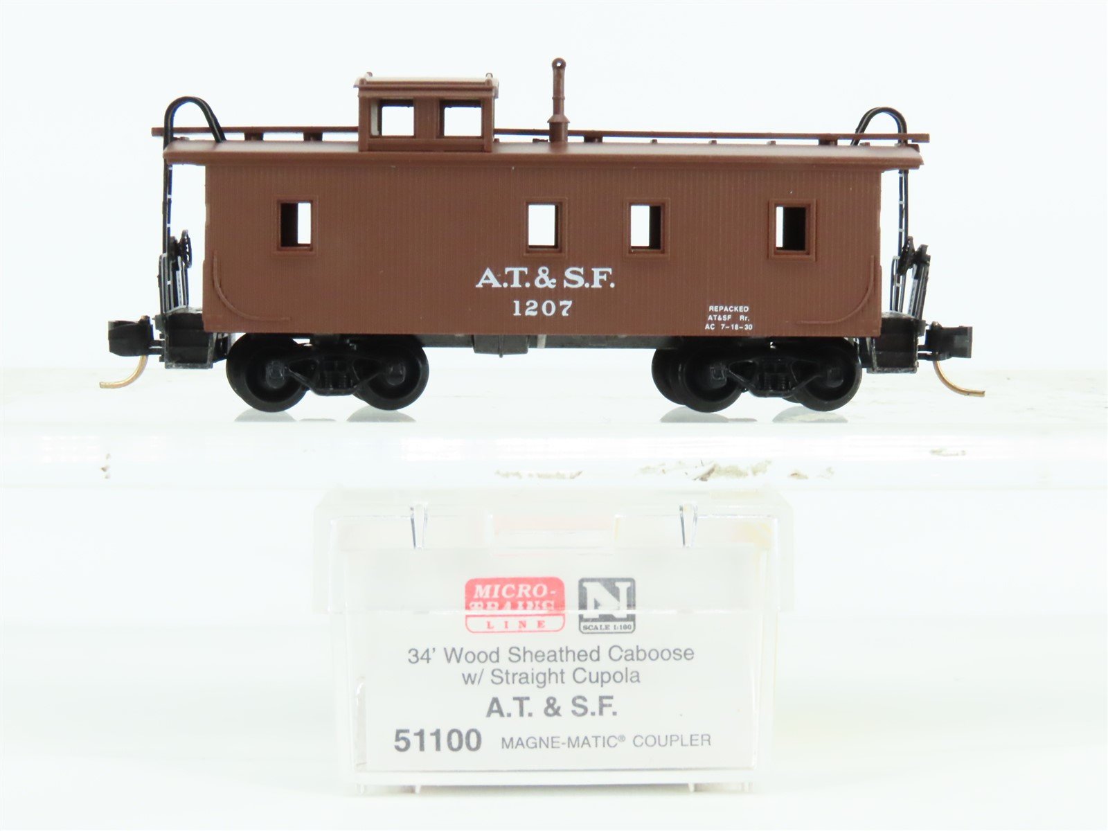 N Scale Micro-Trains MTL 51100 ATSF Santa Fe Railroad 34' Wood Caboose #1207